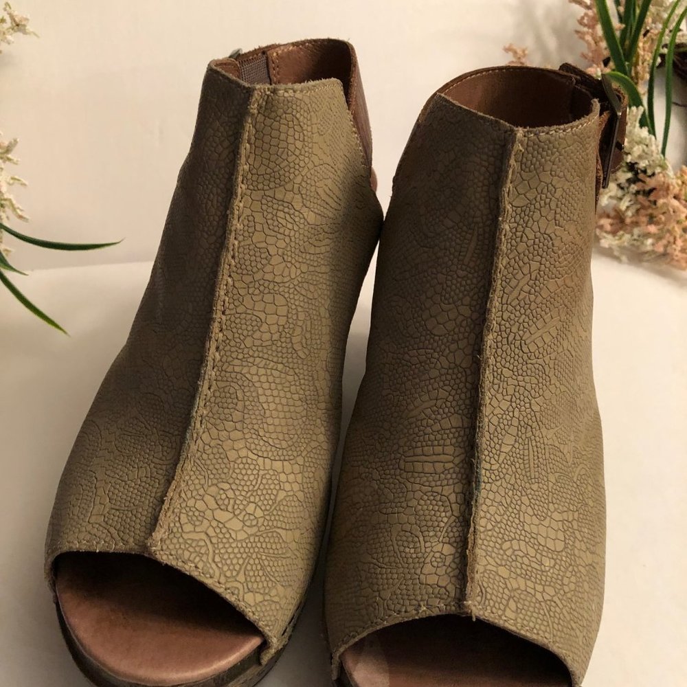 Dansko Reggie Clog Slingback Peep Toe Platform Bootie Taupe Leather